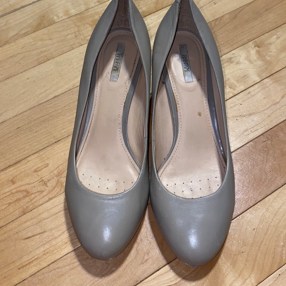 112.GEOX leather shoes